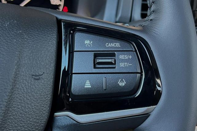 Photo of 2025 Platinum White Pearl Honda Odyssey