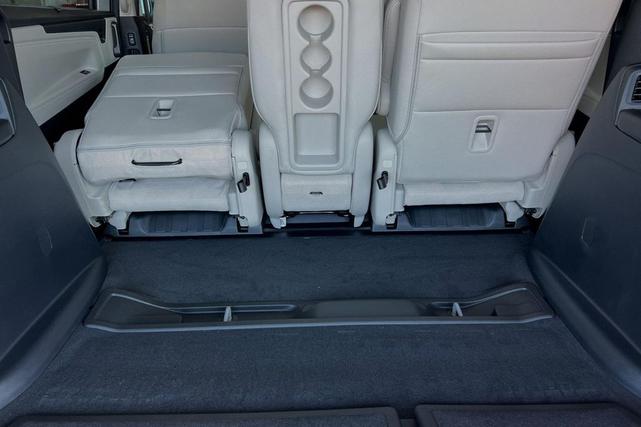 Photo of 2025 Platinum White Pearl Honda Odyssey