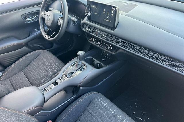 Photo of 2026 Platinum White Pearl Honda HR-V