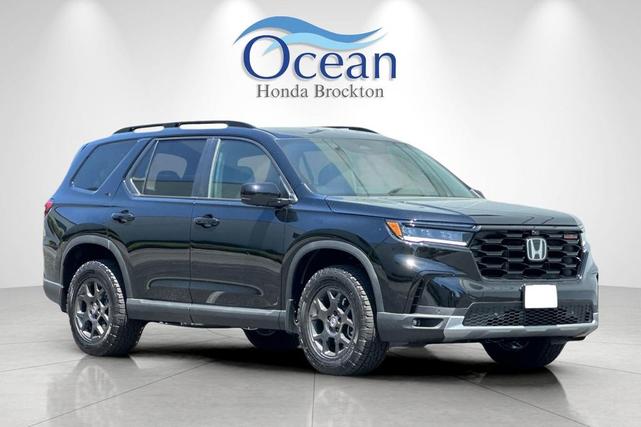 Photo of 2025 Crystal Black Pearl Honda Pilot
