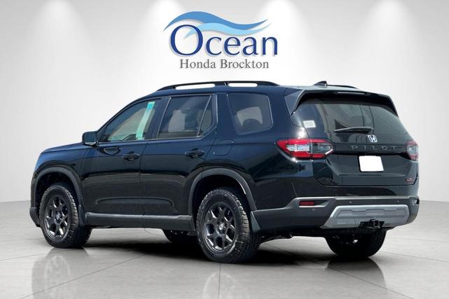 Photo of 2025 Crystal Black Pearl Honda Pilot