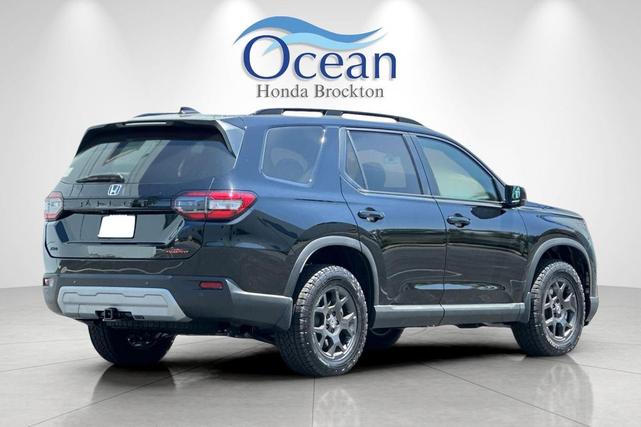 Photo of 2025 Crystal Black Pearl Honda Pilot