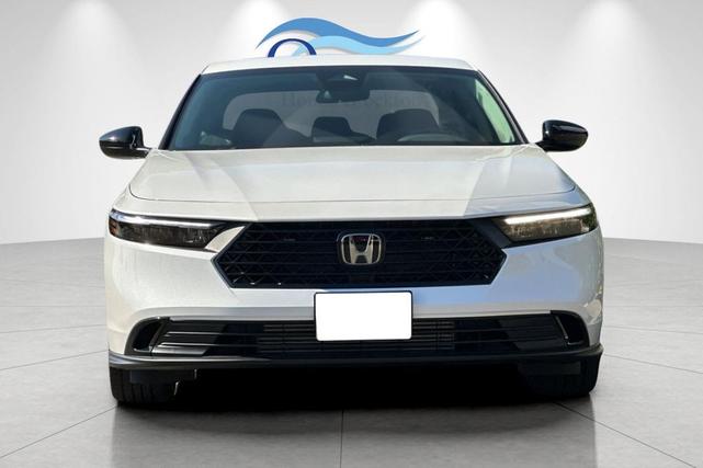 Photo of 2025 Platinum White Pearl Honda Accord