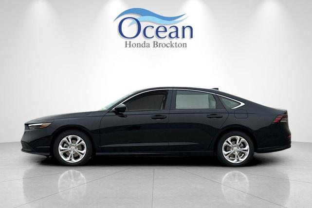 Photo of 2025 Crystal Black Pearl Honda Accord