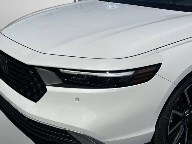 Photo of 2025 Platinum White Pearl Honda Accord Hybrid