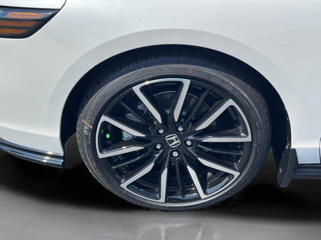 Photo of 2025 Platinum White Pearl Honda Accord Hybrid