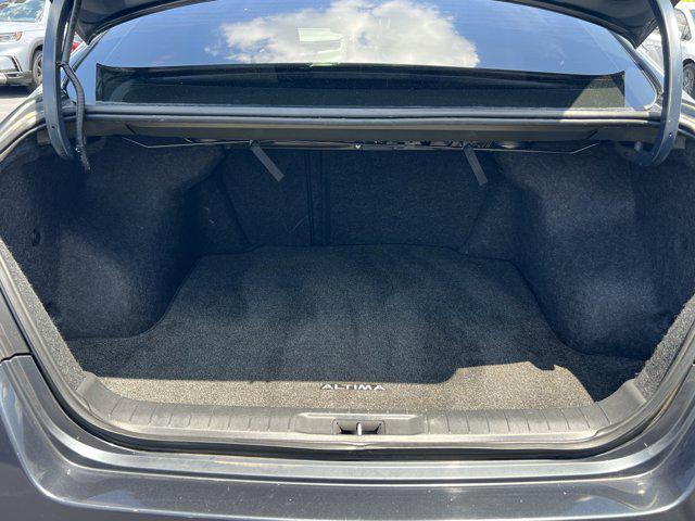 Photo of 2014 Storm Blue Metallic Nissan Altima