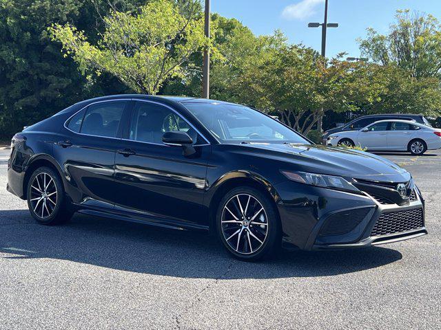 Photo of 2023 Midnight Black Metallic Toyota Camry