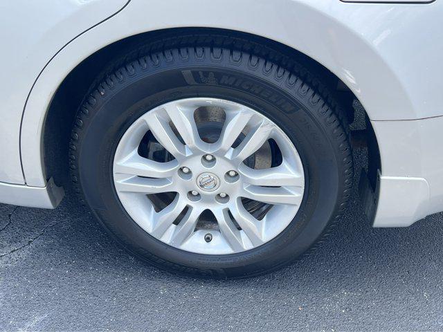 Photo of 2011 Brilliant Silver Metallic Nissan Altima