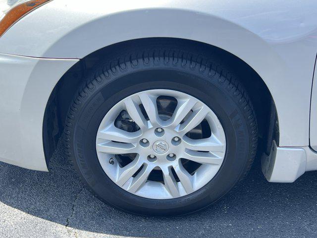 Photo of 2011 Brilliant Silver Metallic Nissan Altima