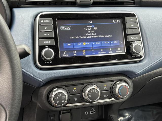 Photo of 2025 Brilliant Silver Metallic Nissan Versa