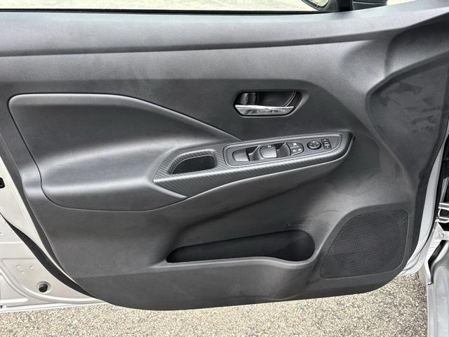 Photo of 2025 Brilliant Silver Metallic Nissan Versa