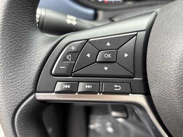 Photo of 2025 Brilliant Silver Metallic Nissan Versa