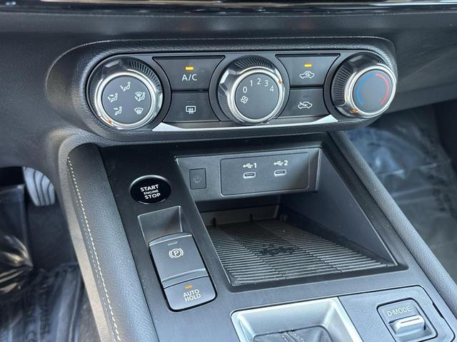 Photo of 2025 Canyon Bronze Metallic Nissan Kicks