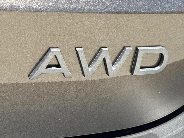 Photo of 2025 Canyon Bronze Metallic Nissan Kicks