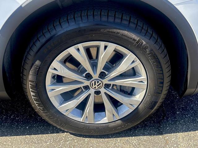 Photo of 2019 Pure White Volkswagen Tiguan