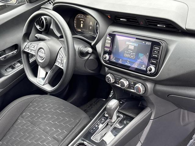 Photo of 2024 Gun Metallic Nissan Kicks