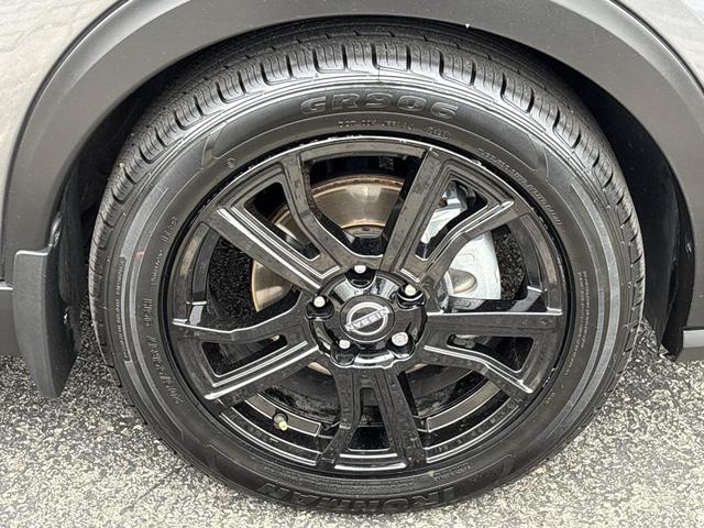 Photo of 2024 Gun Metallic Nissan Kicks