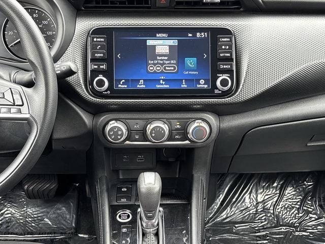 Photo of 2024 Gun Metallic Nissan Kicks