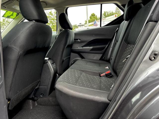 Photo of 2024 Gun Metallic Nissan Kicks
