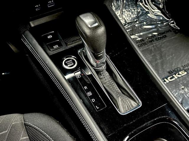 Photo of 2024 Gun Metallic Nissan Kicks