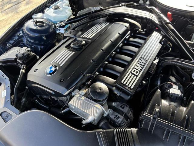 Photo of 2011 Deep Sea Blue Metallic BMW Z4
