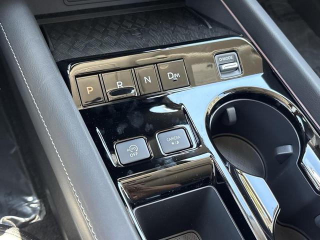 Photo of 2025 Everest White Pearl Tricoat/Super Black Nissan Murano