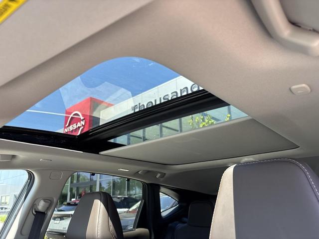 Photo of 2025 Everest White Pearl Tricoat/Super Black Nissan Murano