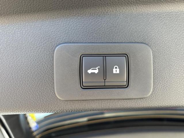 Photo of 2025 Everest White Pearl Tricoat/Super Black Nissan Murano