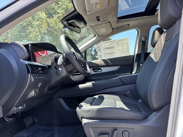 Photo of 2025 Everest White Pearl Tricoat/Super Black Nissan Murano