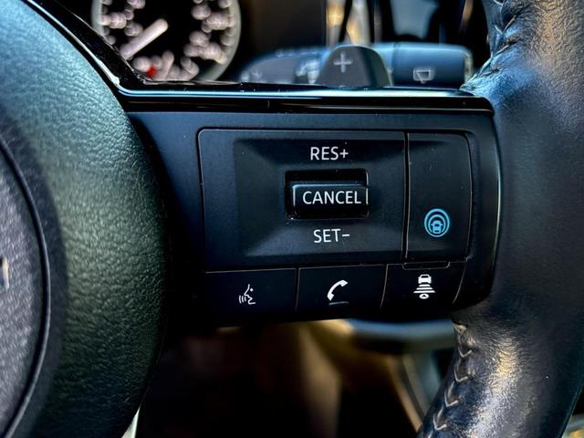 Photo of 2022 Pearl White Tricoat/Super Black Nissan Pathfinder