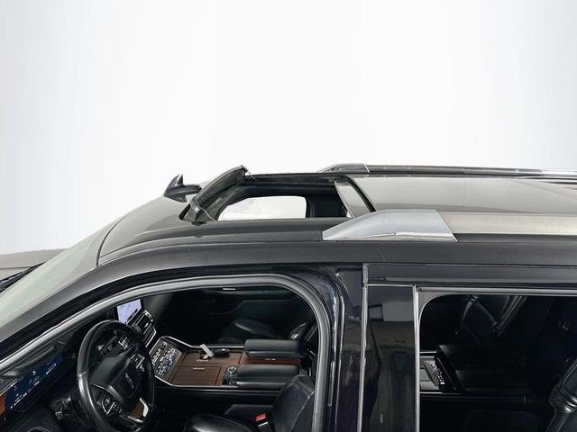 Photo of 2020 Infinite Black Lincoln Navigator