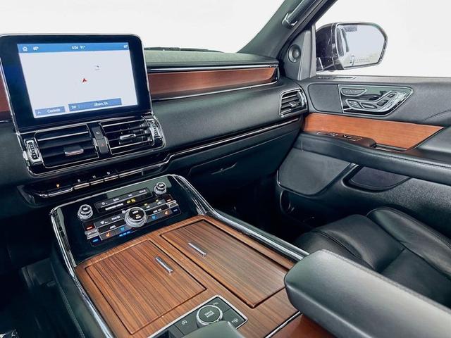 Photo of 2020 Infinite Black Lincoln Navigator