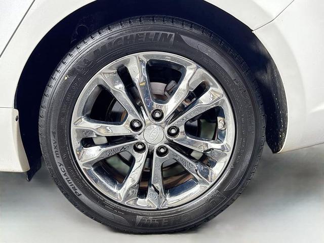 Photo of 2013 Snow White Pearl Kia Optima