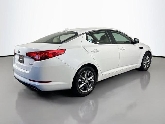 Photo of 2013 Snow White Pearl Kia Optima