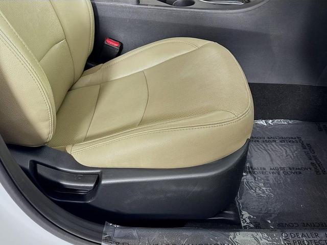 Photo of 2013 Snow White Pearl Kia Optima