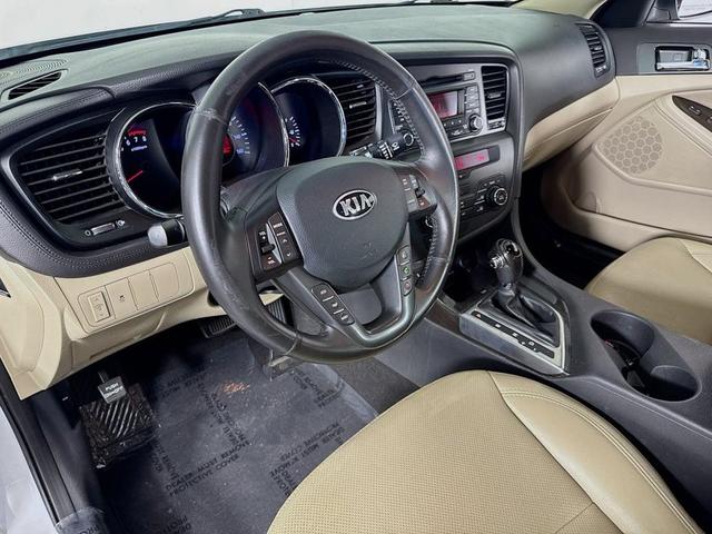 Photo of 2013 Snow White Pearl Kia Optima