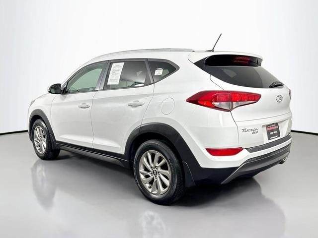 Photo of 2016 Winter White Hyundai TUCSON