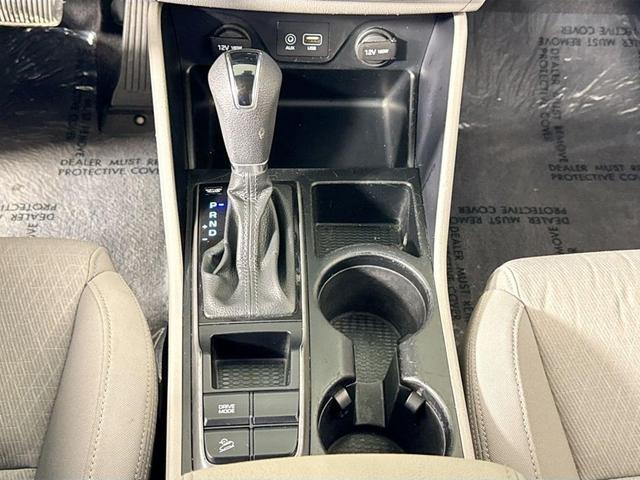 Photo of 2016 Winter White Hyundai TUCSON