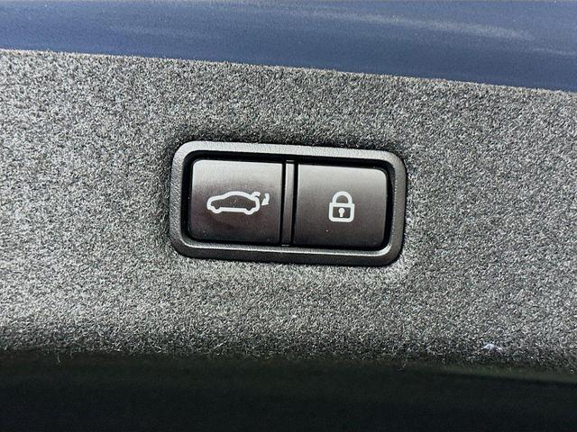 Photo of 2017 Patagonia Blue Metallic Genesis G90