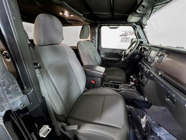 Photo of 2020 Black Clearcoat Jeep Wrangler