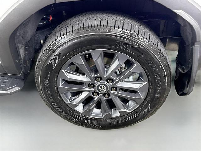 Photo of 2024 Pearl Toyota Land Cruiser