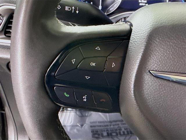 Photo of 2022 Granite Crystal Metallic Clearcoat Chrysler Pacifica