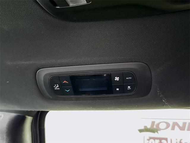 Photo of 2022 Granite Crystal Metallic Clearcoat Chrysler Pacifica