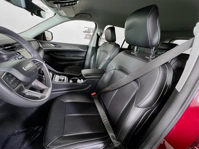 Photo of 2023 Velvet Red Pearlcoat Jeep Grand Cherokee