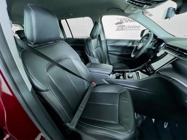 Photo of 2023 Velvet Red Pearlcoat Jeep Grand Cherokee