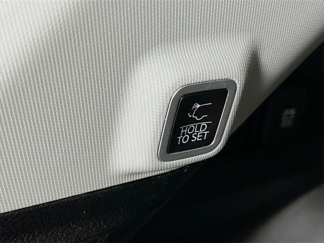 Photo of 2023 Velvet Red Pearlcoat Jeep Grand Cherokee