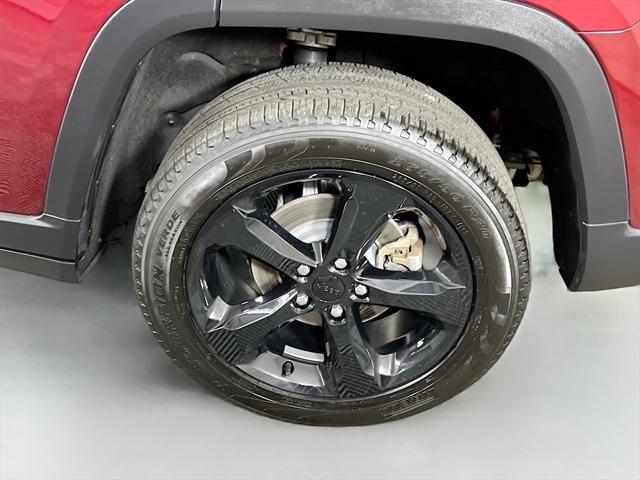 Photo of 2023 Velvet Red Pearlcoat Jeep Grand Cherokee