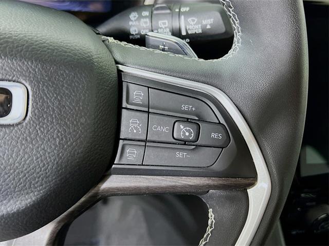 Photo of 2023 Velvet Red Pearlcoat Jeep Grand Cherokee