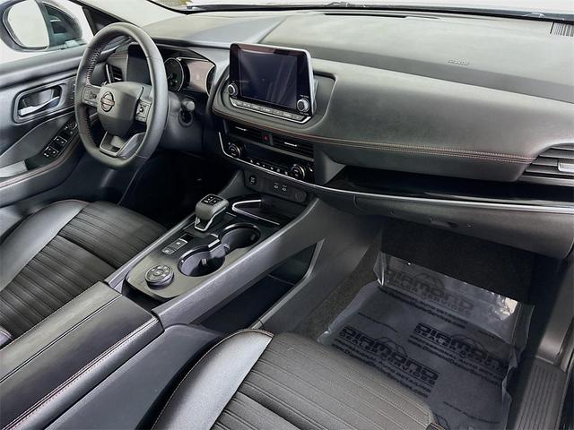 Photo of 2025 Super Black Nissan Rogue
